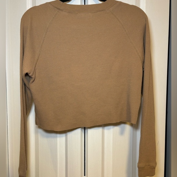 Aritzia TNA - Crop Top Tan Long Sleeve Waffle Knit Top in Size XS - Picture 2 of 7